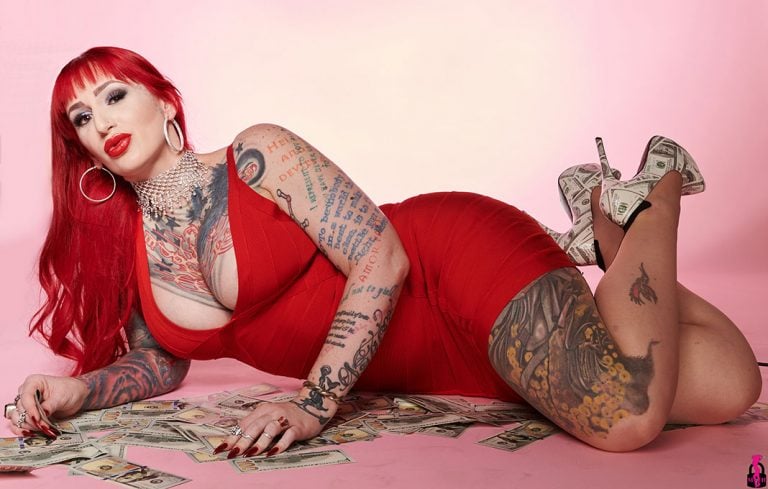 Mistress Harley ist eine Tech-Domination