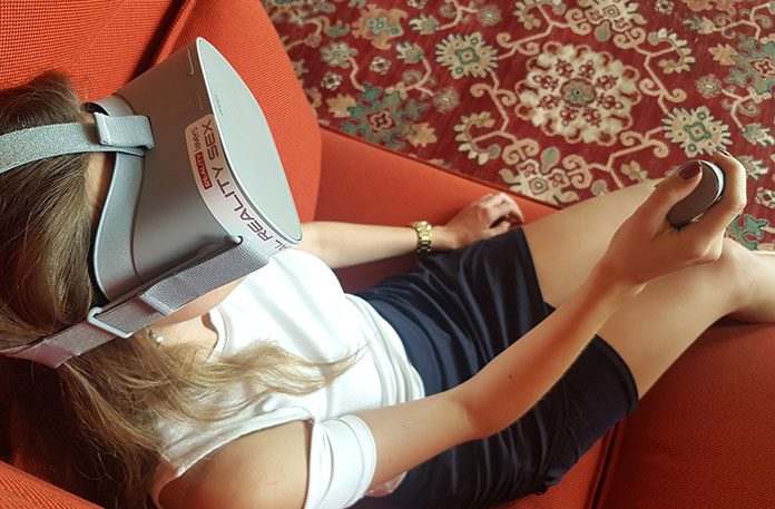 Reality-Lovers-VR-Porno-Studie-kl Reality-Lovers-VR-Porno-Studie