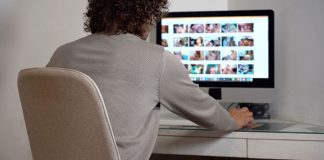 Mann nimmt an Studie zu Online-Pornografie teil